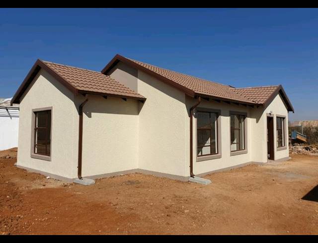 2 BEDROOM HOUSE FOR SALE IN DERSLEY